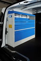 Dacia Dokker avec armoires à étagères pour fourgons Syncro
